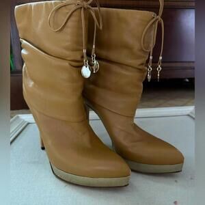 Vintage Gucci Camel Leather lace Up boots with shiny gold platform heel 39.5